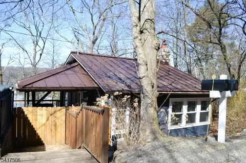 38 Mountain Trl, Sandyston, NJ 07826