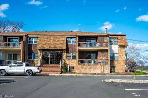 305 Sharon Garden Ct, Woodbridge Twp, NJ 07095