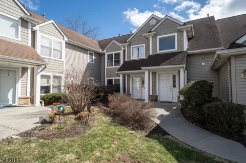 89 Bourne Cir, Hamburg, NJ 07419