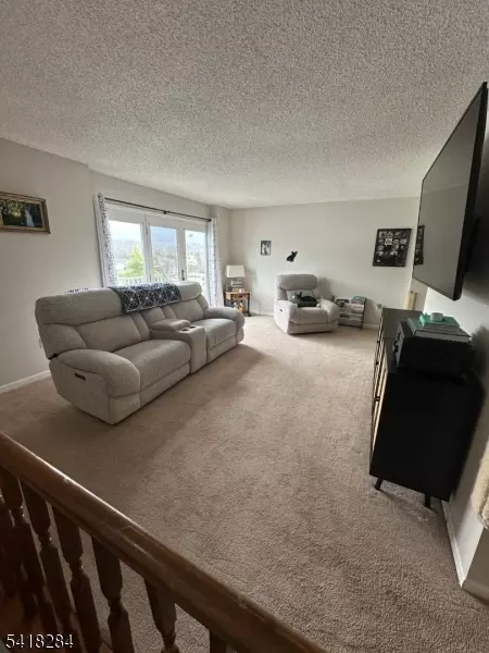 19 Amherst Ct, Hamburg, NJ 07419