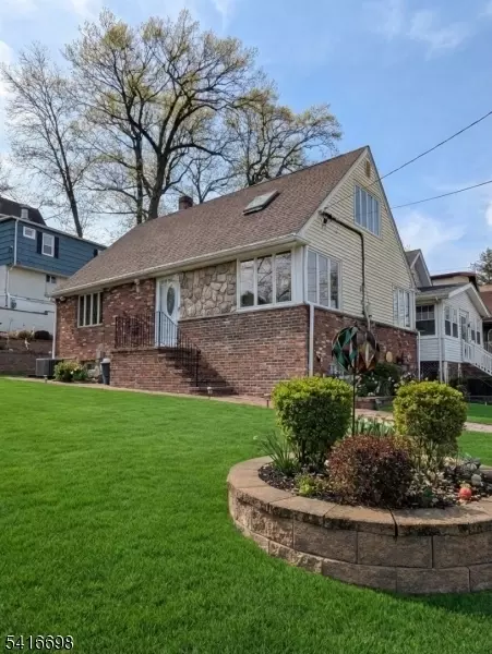 16 Essex St, Clifton, NJ 07014