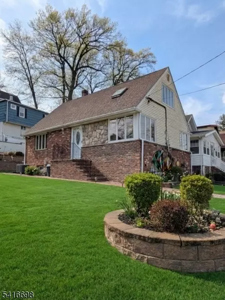 16 Essex St, Clifton, NJ 07014