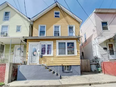 39 Rankin St, Elizabeth City, NJ 07206