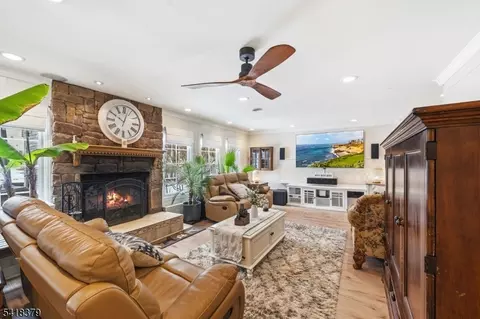 15 New Dover Ave, Colonia, NJ 07067