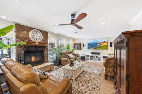 15 New Dover Ave, Colonia, NJ 07067