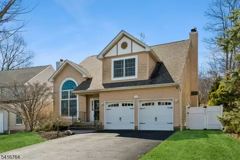 18 Fox Hollow Trl, Bernardsville, NJ 07924