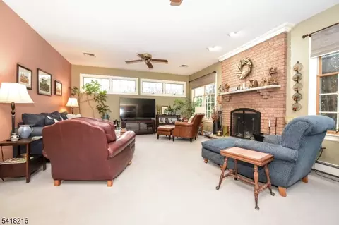 84 W Midland Ave, Paramus, NJ 07652 photo 17