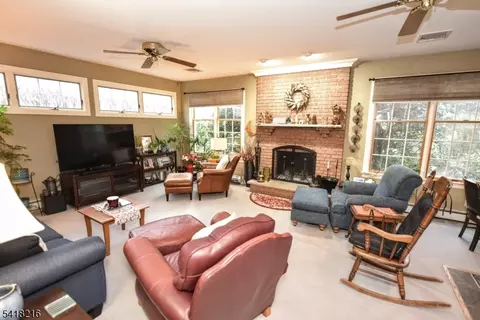 84 W Midland Ave, Paramus, NJ 07652 photo 16