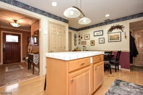 84 W Midland Ave, Paramus, NJ 07652 photo 13