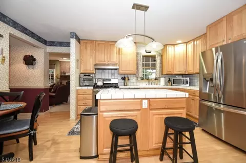 84 W Midland Ave, Paramus, NJ 07652 photo 10