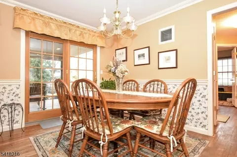 84 W Midland Ave, Paramus, NJ 07652 photo 9
