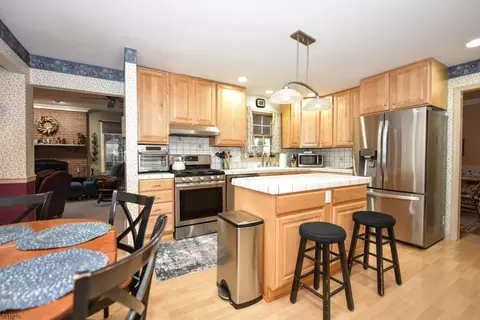84 W Midland Ave, Paramus, NJ 07652 photo 11