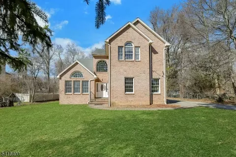 62 E Crescent Ave, Mahwah, NJ 07430