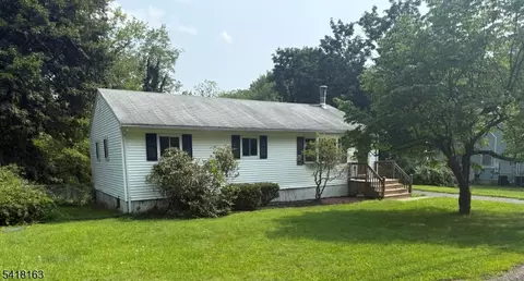 18 Kendall Dr, Ringwood, NJ 07456