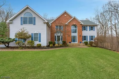 5 Adams Ct, Martinsville, NJ 08836