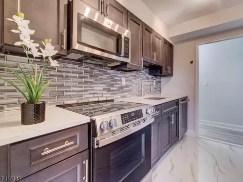 377 S Harrison St #8I, East Orange, NJ 07018