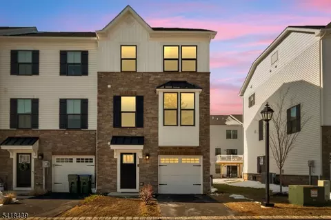 5 Saw Mill Cir, Hackettstown, NJ 07840