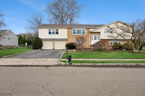 2 Caryn Pl, Fairfield, NJ 07004