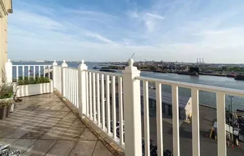 10081 Shearwater Ct #81, Jersey City, NJ 07305