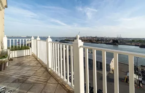 10081 Shearwater Ct #81, Jersey City, NJ 07305