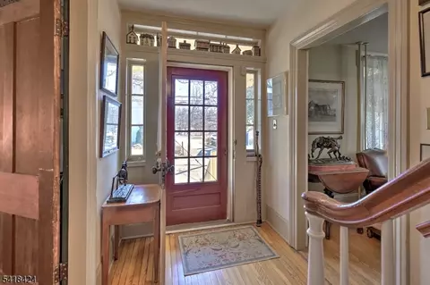 11 Halstead St, Clinton, NJ 08809