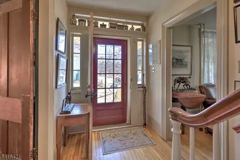 11 Halstead St, Clinton, NJ 08809