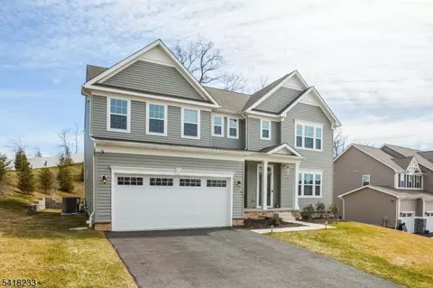 7 Troy Ln, Landing, NJ 07850