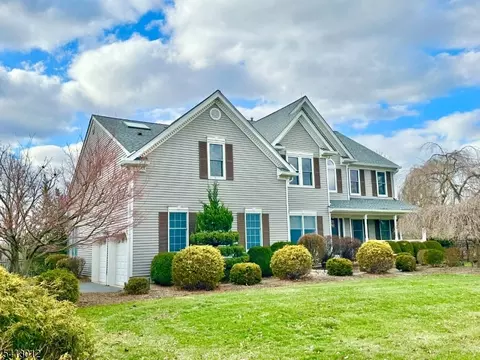 36 Poling Farm Ct, Belle Mead, NJ 08502