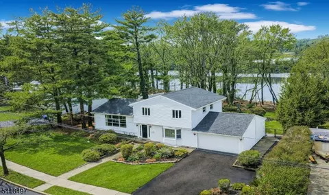 11 Agate Rd, East Brunswick, NJ 08816