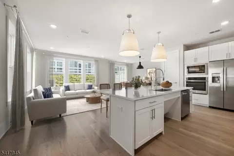 102 Iris Ct, Warren, NJ 07059