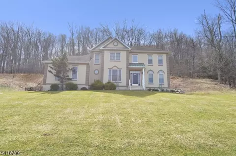 21 Split Rock Rd, North Haledon, NJ 07508