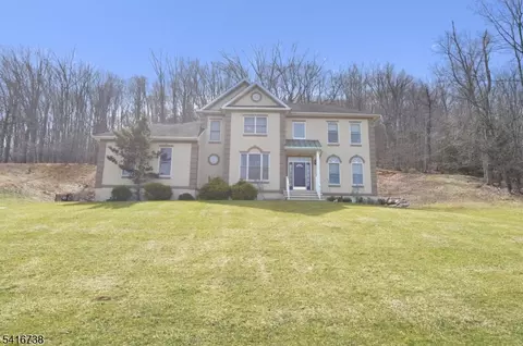 21 Split Rock Rd, North Haledon, NJ 07508