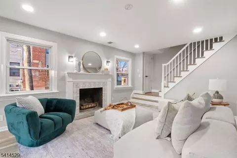 77 Chestnut Dr, Wayne, NJ 07470