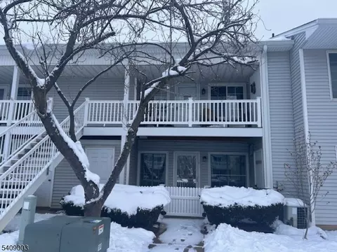 17 Village Green Road Condo, Bedminster, NJ 07921