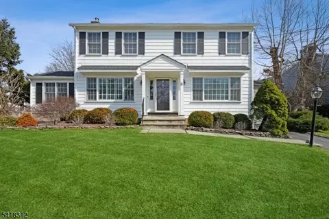8 Dunnder Dr, Summit, NJ 07901