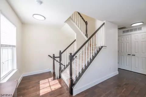 Entry Way - 59 Carter Rd, Haskell, NJ 07420 photo 4 of 4