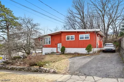 61 Hemlock Rd, Rockaway, NJ 07866