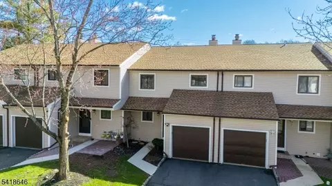 5 Lily Ct, Edison, NJ 08820