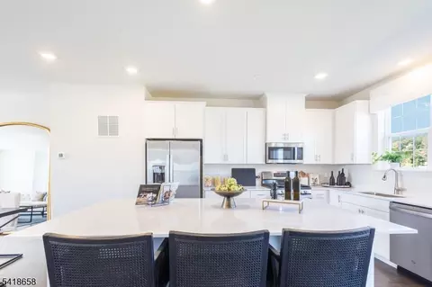 81 Eastwood Ter, East Hanover, NJ 07936