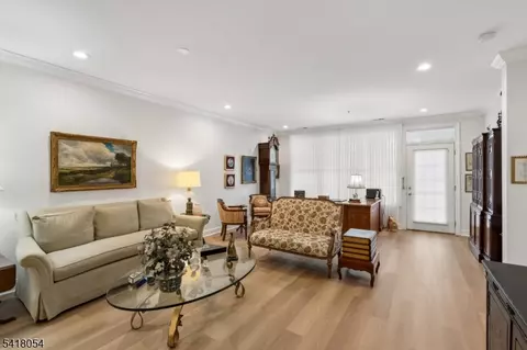 5205 Pointe Gate Dr, Livingston, NJ 07039