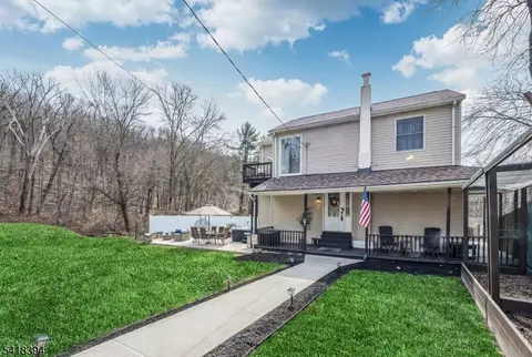 27 Mountain Ave, Wanaque, NJ 07465