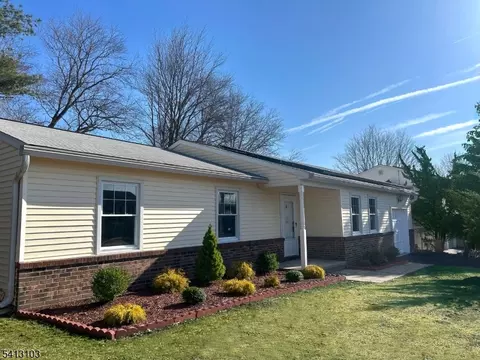 4 Dorothea Ter, Lawrence Township, NJ 08648