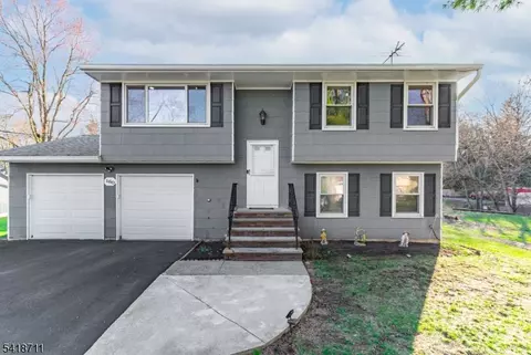 160 Stratton St, Piscataway, NJ 08854