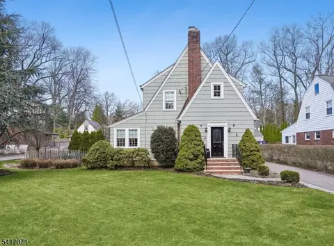 25 Bowers Rd, Caldwell, NJ 07006