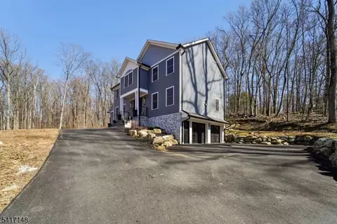 23 Meadow Ln, Sparta, NJ 07871