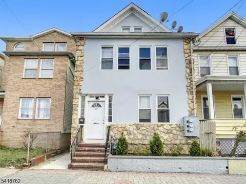 20 Geneva St, Elizabeth City, NJ 07206