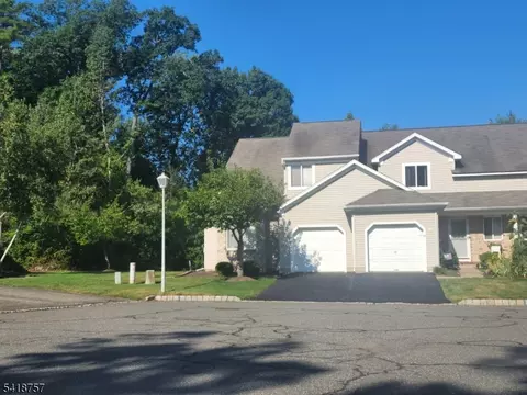 10 Wind Meadow Trl, Hamburg, NJ 07419