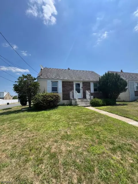 70 Bernard St, Carteret, NJ 07008