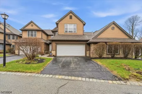45 Bracken Hill Rd, Hamburg, NJ 07419
