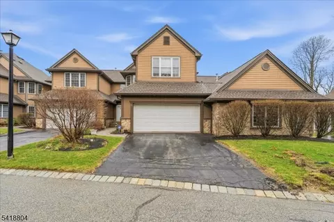 45 Bracken Hill Rd, Hamburg, NJ 07419